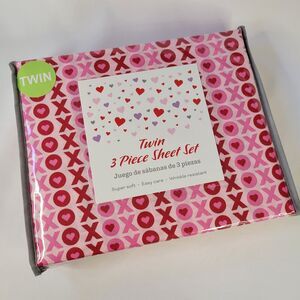 Valentines Day Red Pink XOXO KISS Love 3 piece TWIN Sheets Set Girls Teen Hearts